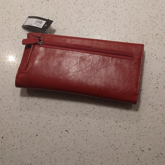 Beautiful faux leather wallet by Kenneth Cole 🌸 - Picture 5 of 8